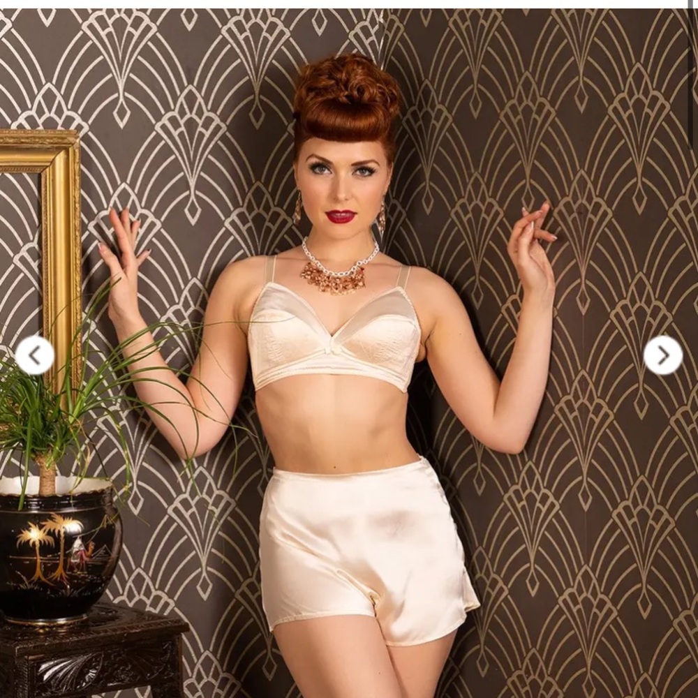 1940s repro satin peach padded bra 32d